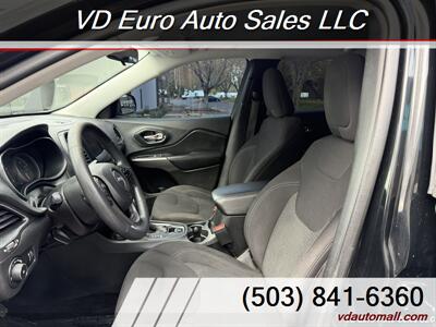 2019 Jeep Cherokee Latitude  4x4 Clean title! - Photo 16 - Portland, OR 97218