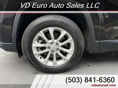 2019 Jeep Cherokee Latitude  4x4 Clean title! - Photo 12 - Portland, OR 97218