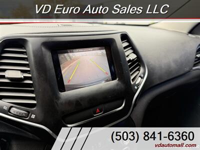 2019 Jeep Cherokee Latitude  4x4 Clean title! - Photo 28 - Portland, OR 97218