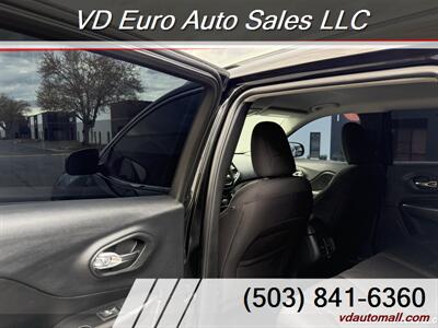 2019 Jeep Cherokee Latitude  4x4 Clean title! - Photo 21 - Portland, OR 97218