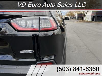 2019 Jeep Cherokee Latitude  4x4 Clean title! - Photo 9 - Portland, OR 97218