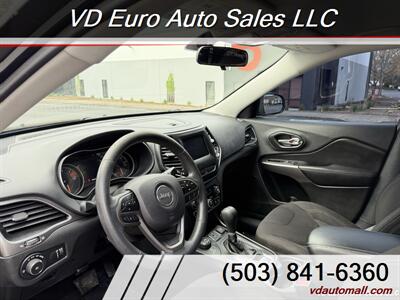 2019 Jeep Cherokee Latitude  4x4 Clean title! - Photo 15 - Portland, OR 97218
