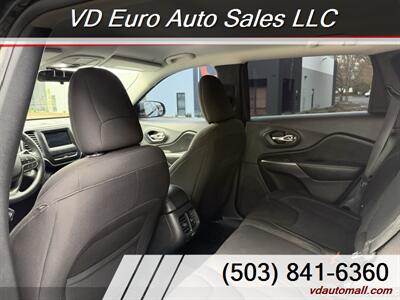2019 Jeep Cherokee Latitude  4x4 Clean title! - Photo 18 - Portland, OR 97218
