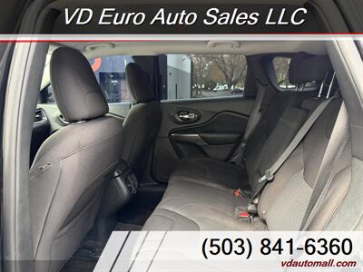 2019 Jeep Cherokee Latitude  4x4 Clean title! - Photo 19 - Portland, OR 97218