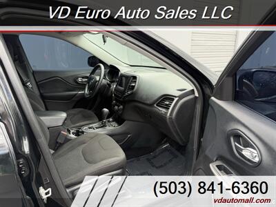 2019 Jeep Cherokee Latitude  4x4 Clean title! - Photo 14 - Portland, OR 97218