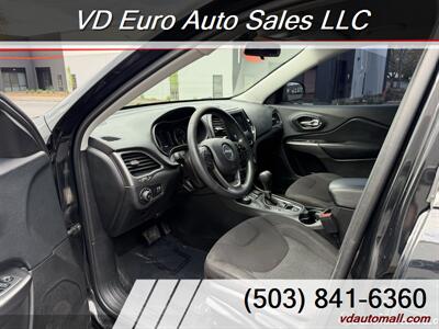 2019 Jeep Cherokee Latitude  4x4 Clean title! - Photo 17 - Portland, OR 97218