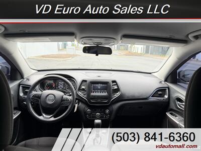 2019 Jeep Cherokee Latitude  4x4 Clean title! - Photo 13 - Portland, OR 97218