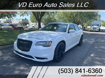 2015 Chrysler 300 Series Limited   - Photo 2 - Portland, OR 97218