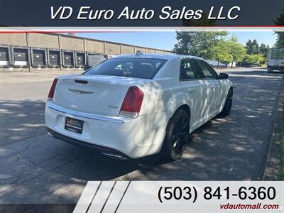 2015 Chrysler 300 Series Limited   - Photo 6 - Portland, OR 97218