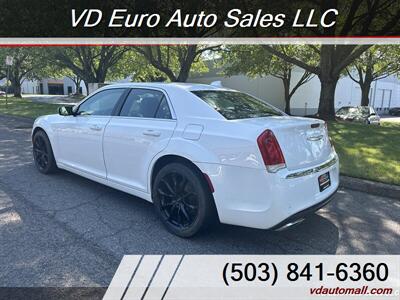 2015 Chrysler 300 Series Limited   - Photo 8 - Portland, OR 97218