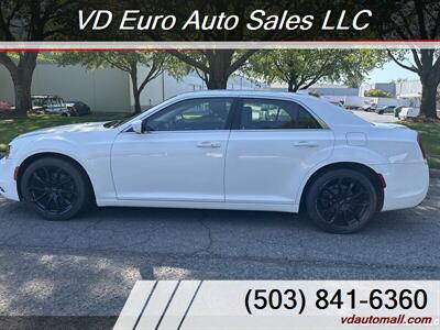 2015 Chrysler 300 Series Limited   - Photo 9 - Portland, OR 97218