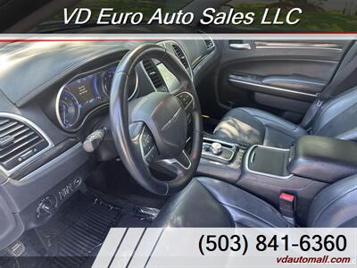 2015 Chrysler 300 Series Limited   - Photo 14 - Portland, OR 97218