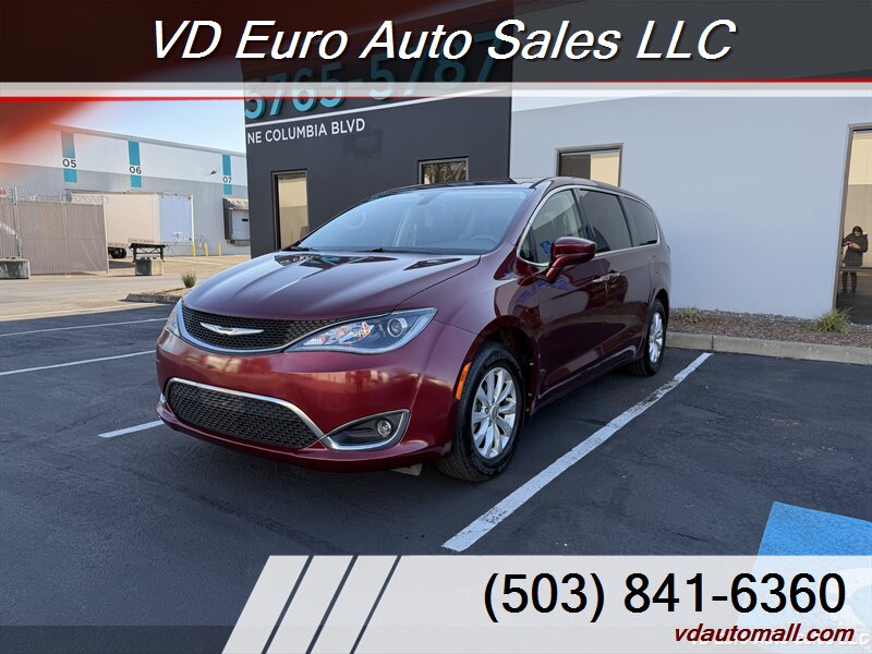 2018 Chrysler Pacifica Touring Plus   - Photo 1 - Portland, OR 97218