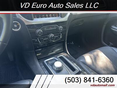 2015 Chrysler 300 Series Limited   - Photo 21 - Portland, OR 97218