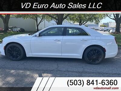 2015 Chrysler 300 Series Limited   - Photo 9 - Portland, OR 97218