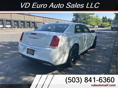 2015 Chrysler 300 Series Limited   - Photo 6 - Portland, OR 97218