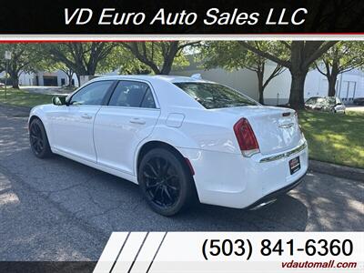 2015 Chrysler 300 Series Limited   - Photo 8 - Portland, OR 97218