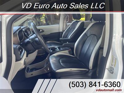 2018 Chrysler Pacifica Touring Plus  -DVD Player! - Photo 10 - Portland, OR 97218