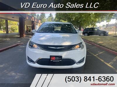 2018 Chrysler Pacifica Touring Plus  -DVD Player! - Photo 3 - Portland, OR 97218