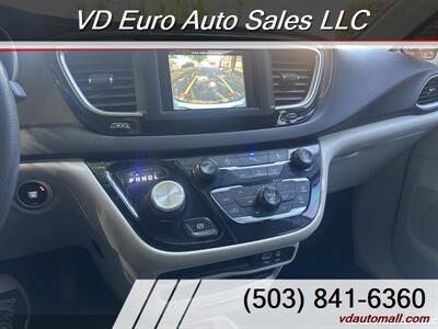 2018 Chrysler Pacifica Touring Plus  -DVD Player! - Photo 11 - Portland, OR 97218