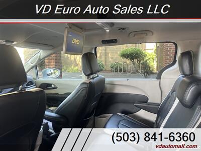 2018 Chrysler Pacifica Touring Plus  -DVD Player! - Photo 13 - Portland, OR 97218