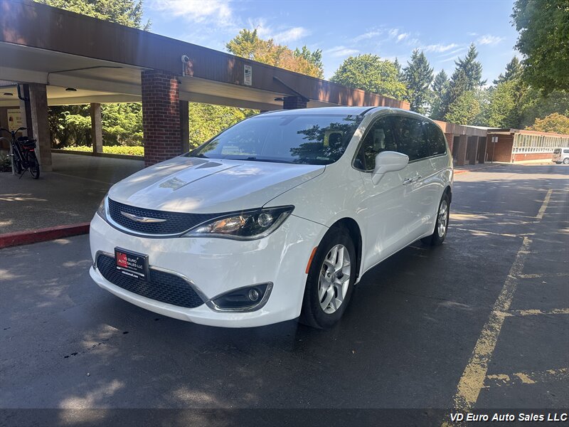 2018 Chrysler Pacifica Touring Plus  -DVD Player!