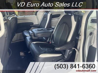 2018 Chrysler Pacifica Touring Plus  -DVD Player! - Photo 16 - Portland, OR 97218