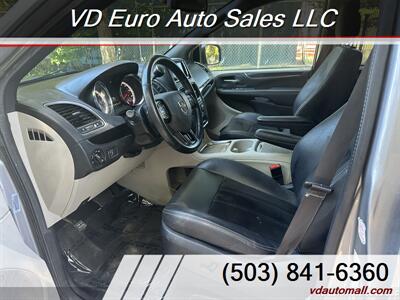 2018 Dodge Grand Caravan SXT   - Photo 11 - Portland, OR 97218