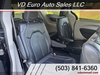 2022 Chrysler Pacifica Touring L  Clean title! - Photo 17 - Portland, OR 97218