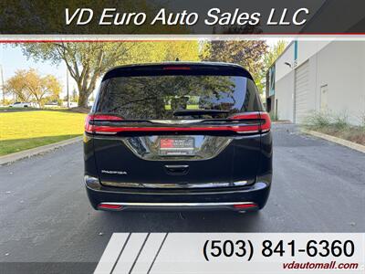 2022 Chrysler Pacifica Touring L  Clean title! - Photo 5 - Portland, OR 97218