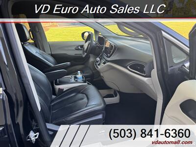 2022 Chrysler Pacifica Touring L  Clean title! - Photo 16 - Portland, OR 97218