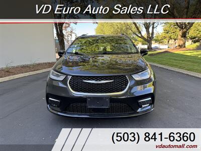 2022 Chrysler Pacifica Touring L  Clean title! - Photo 2 - Portland, OR 97218