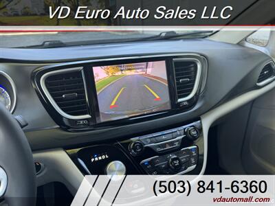 2022 Chrysler Pacifica Touring L  Clean title! - Photo 24 - Portland, OR 97218