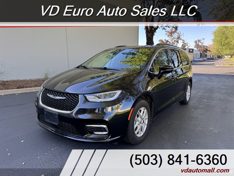 2022 Chrysler Pacifica Touring L  Clean title!