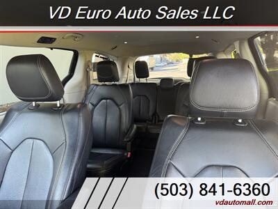 2022 Chrysler Pacifica Touring L  Clean title! - Photo 18 - Portland, OR 97218