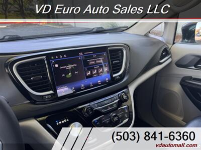 2022 Chrysler Pacifica Touring L  Clean title! - Photo 25 - Portland, OR 97218
