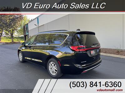2022 Chrysler Pacifica Touring L  Clean title! - Photo 6 - Portland, OR 97218