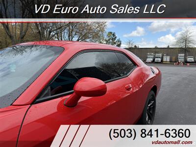 2016 Dodge Challenger SXT  Clean title! - Photo 9 - Portland, OR 97218