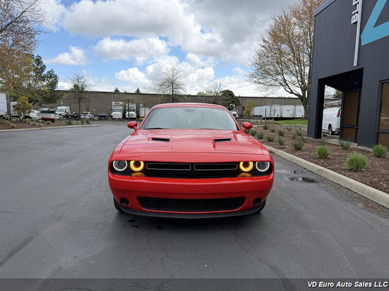2016 Dodge Challenger SXT  Clean title!