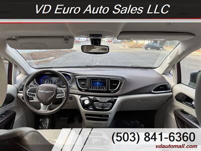 2020 Chrysler Voyager LXi -CLEAN TITLE! - Photo 13 - Portland, OR 97218
