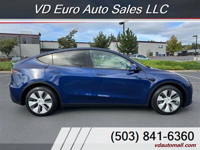 2023 Tesla Model Y  AWD LONG RANGE! -Price after FEDERAL TAX REBATE! - Photo 5 - Portland, OR 97218