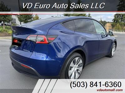 2023 Tesla Model Y  AWD LONG RANGE! -Price after FEDERAL TAX REBATE! - Photo 4 - Portland, OR 97218