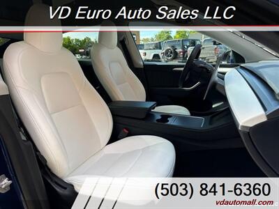 2023 Tesla Model Y  AWD LONG RANGE! -Price after FEDERAL TAX REBATE! - Photo 8 - Portland, OR 97218