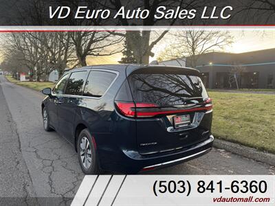 2022 Chrysler Pacifica Hybrid Touring L   - Photo 5 - Portland, OR 97218