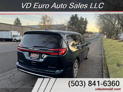 2022 Chrysler Pacifica Hybrid Touring L   - Photo 6 - Portland, OR 97218