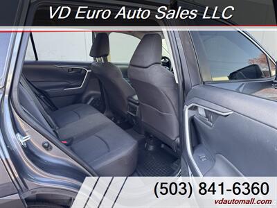 2019 Toyota RAV4 LE  AWD - Photo 17 - Portland, OR 97218