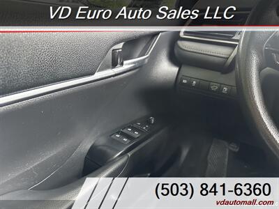 2020 Toyota Camry LE  -CLEAN TITLE! - Photo 12 - Portland, OR 97218