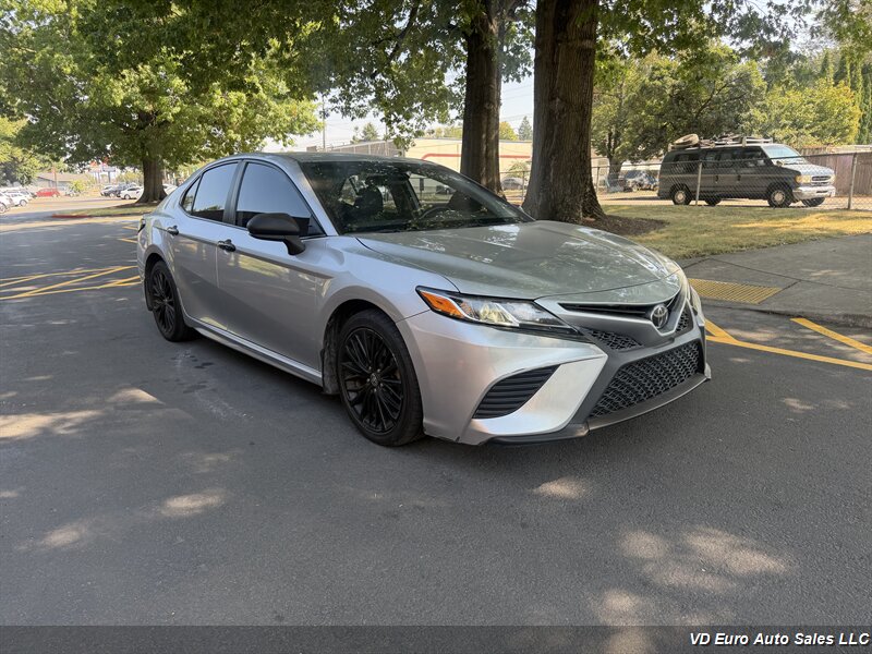 2020 Toyota Camry SE  -Clean title!