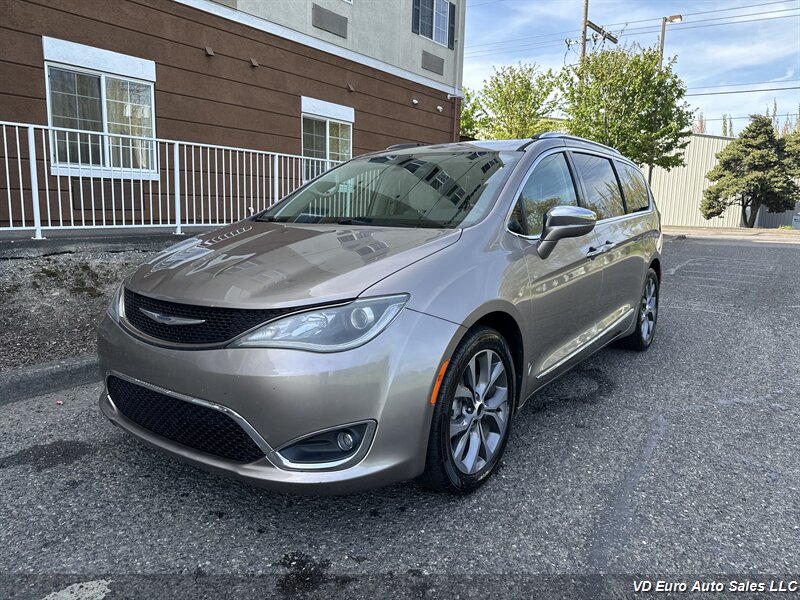 2017 Chrysler Pacifica Limited  -CLEAN TITLE!