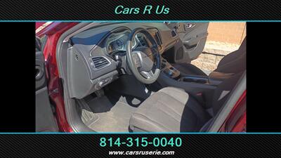 2015 Chrysler 200 Limited - Photo 9 - Erie, PA 16506